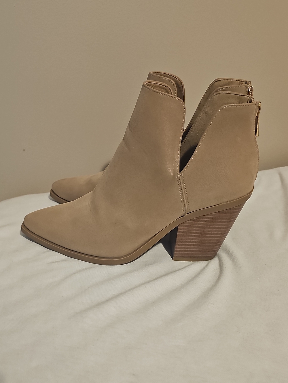 Women's Bamboo Size 9 Faux Suede Faux Wood Block Heeled Ankle Boot Zipper